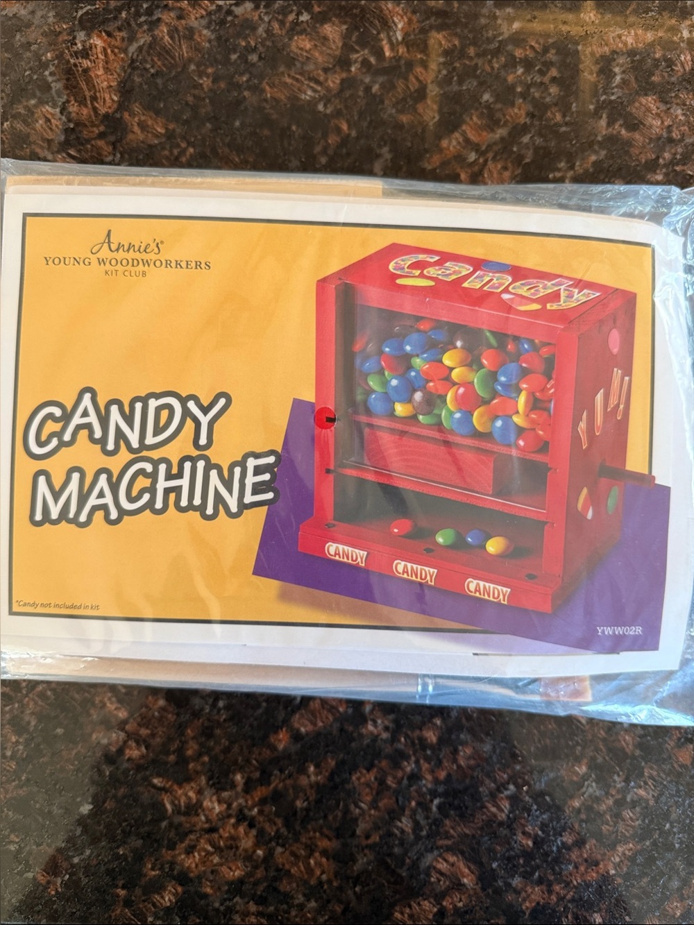 Annie's Young Woodworkers Candy Machine Building Kit - Red